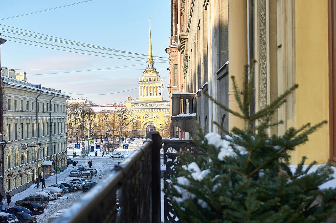 Питер 3. Тучков отель Санкт-Петербург на Дворцовой. Отель Тучков у Дворцовой. Зимний Питер из окна. Санкт-Петербург вид из окна зима.